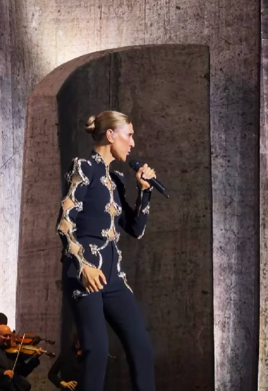 Céline Dion vuelve a los escenarios en París y conmueve al mundo tras seis años de ausencia 4 celine dion vuelve a los escenarios 7