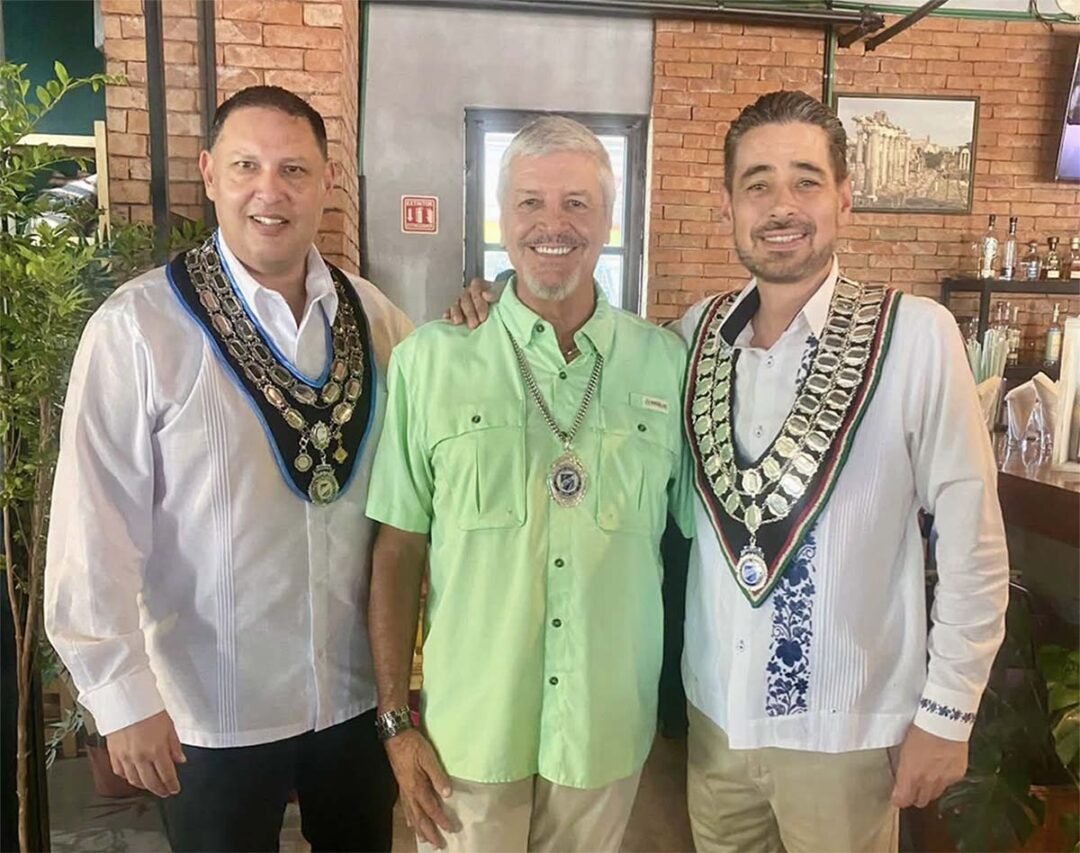 Skål International impulsa el liderazgo turístico de Puerto Vallarta 3 Javier Ruiz Hermoso presidente de Skal Puerto Vallarta Riviera Nayarit Enrique Flores director de Skal International
